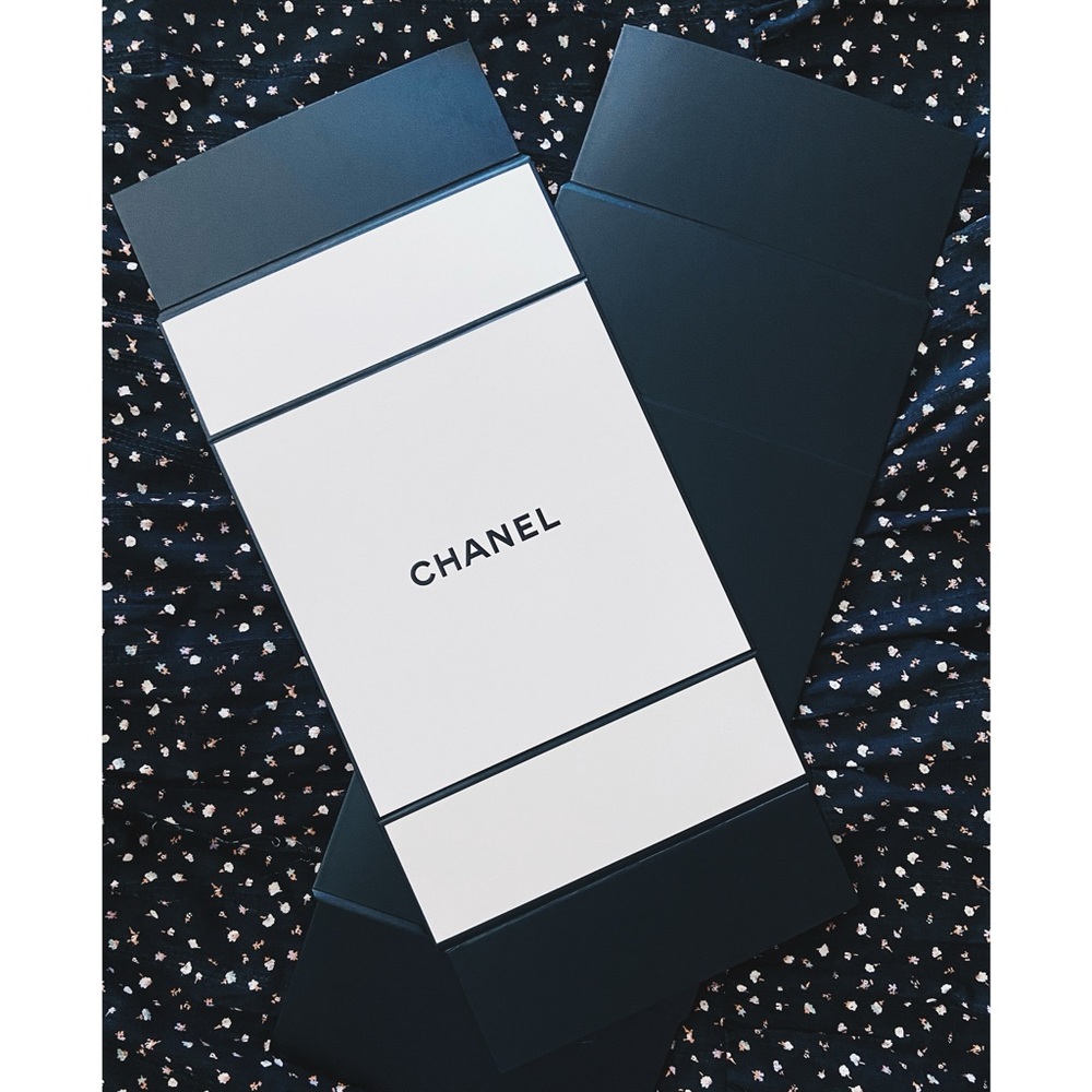 CHANEL Box - Picture 5 of 7